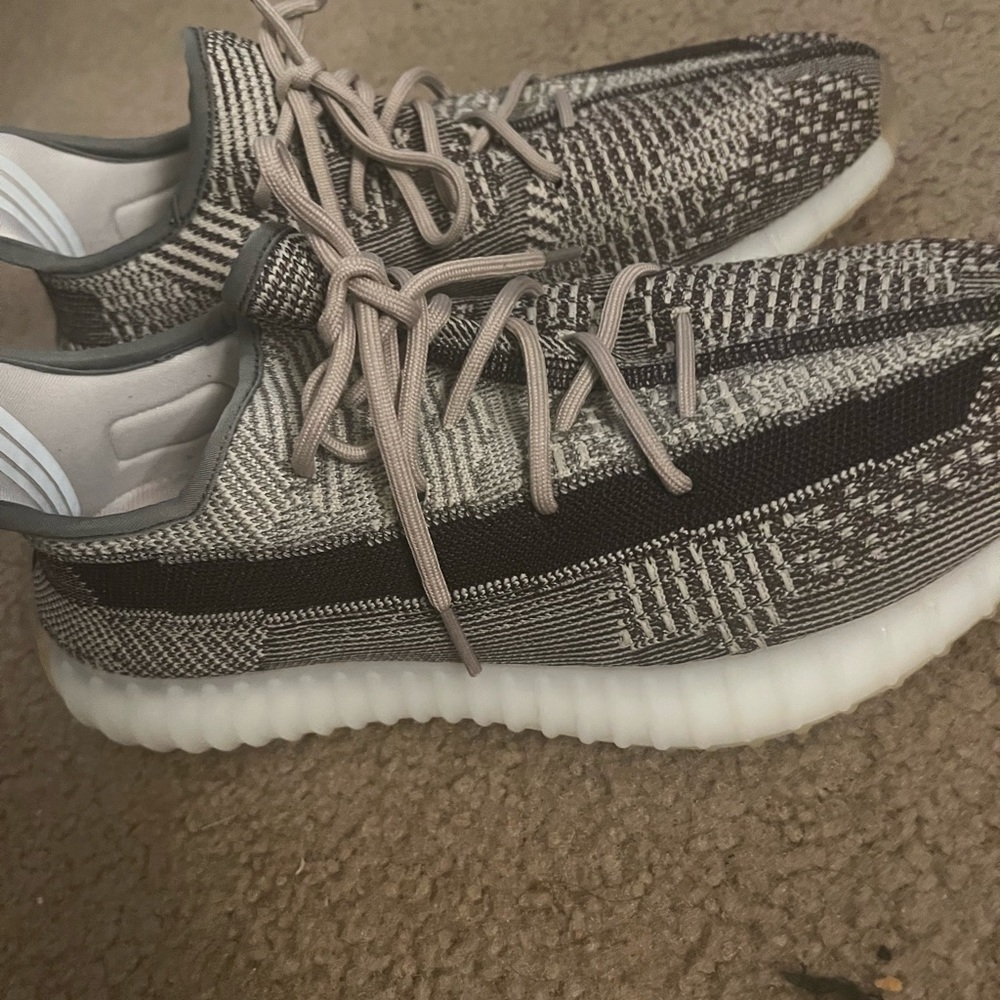 Yeezy 350 v2 zyon